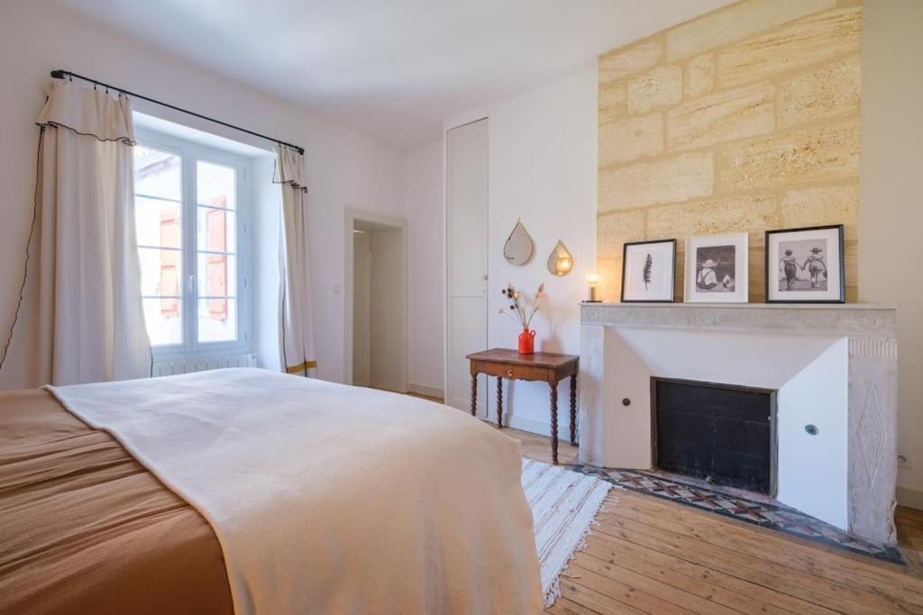 Appartement Avec Son Patio Dans Centre Historique De Bourg ภายนอก รูปภาพ
