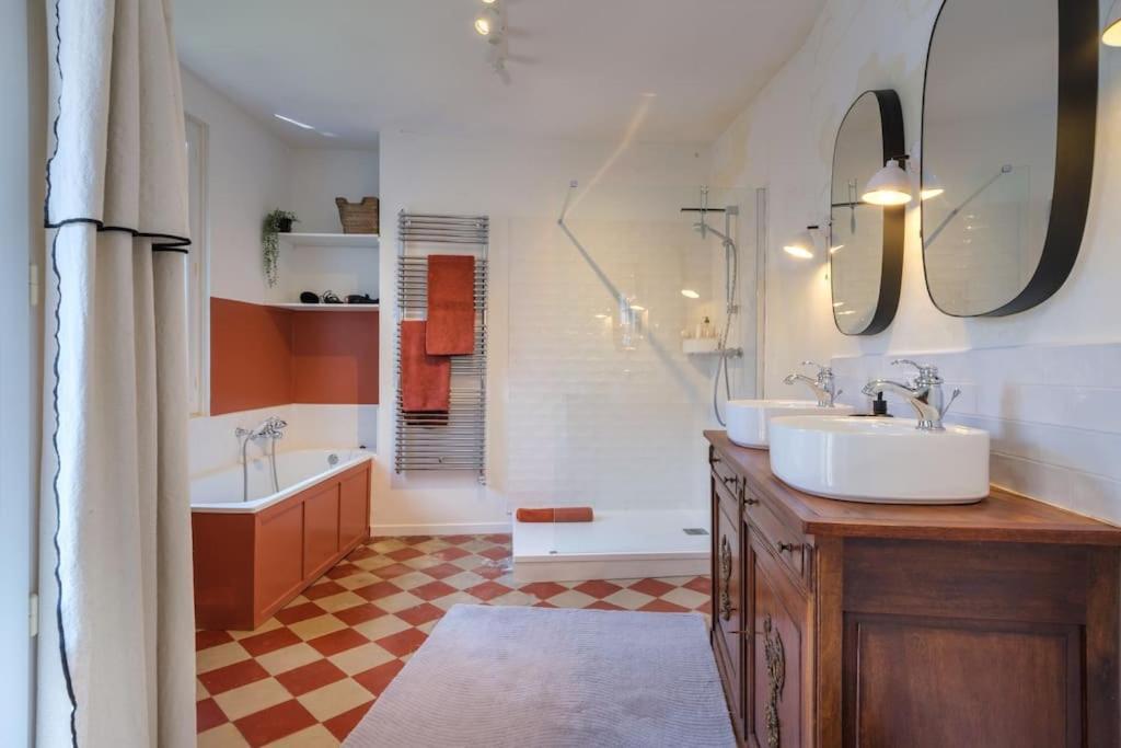 Appartement Avec Son Patio Dans Centre Historique De Bourg ภายนอก รูปภาพ