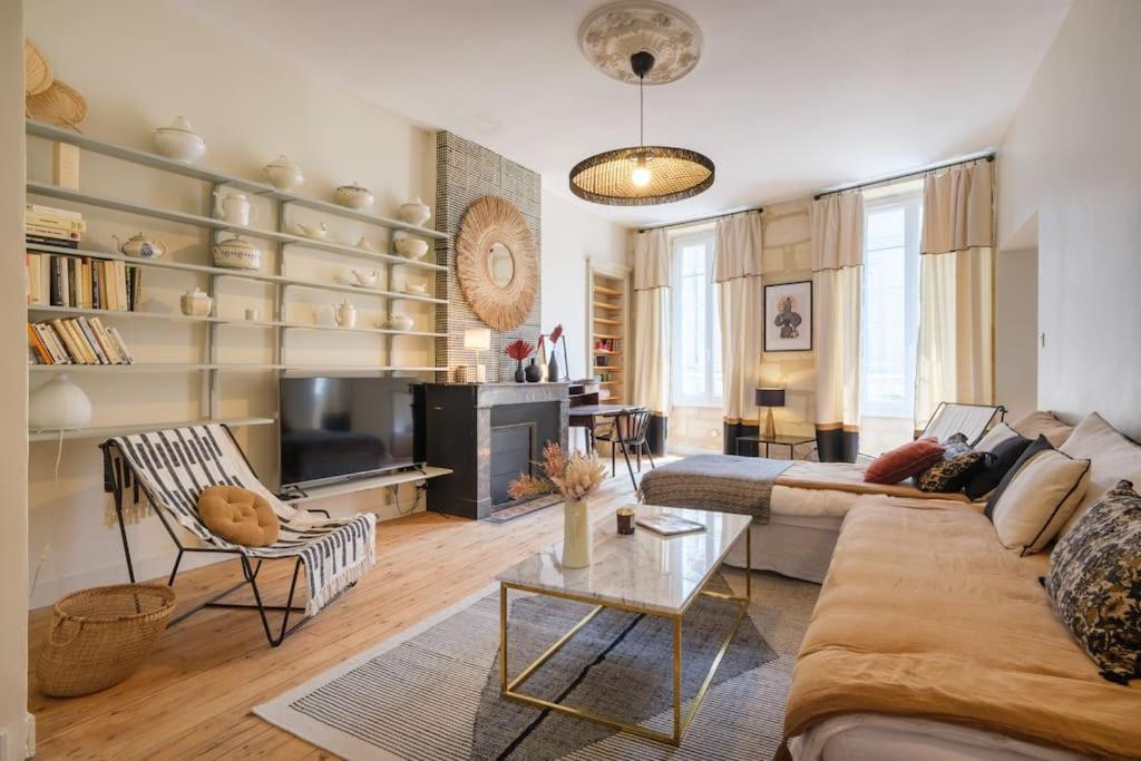 Appartement Avec Son Patio Dans Centre Historique De Bourg ภายนอก รูปภาพ