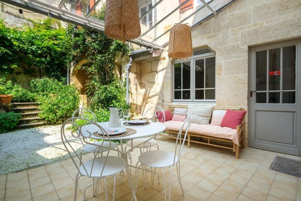 Appartement Avec Son Patio Dans Centre Historique De Bourg ภายนอก รูปภาพ