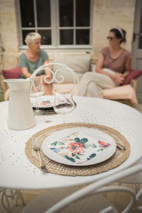 Appartement Avec Son Patio Dans Centre Historique De Bourg ภายนอก รูปภาพ