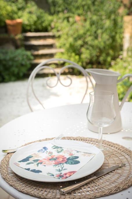 Appartement Avec Son Patio Dans Centre Historique De Bourg ภายนอก รูปภาพ
