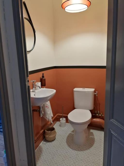 Appartement Avec Son Patio Dans Centre Historique De Bourg ภายนอก รูปภาพ