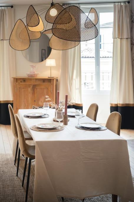 Appartement Avec Son Patio Dans Centre Historique De Bourg ภายนอก รูปภาพ