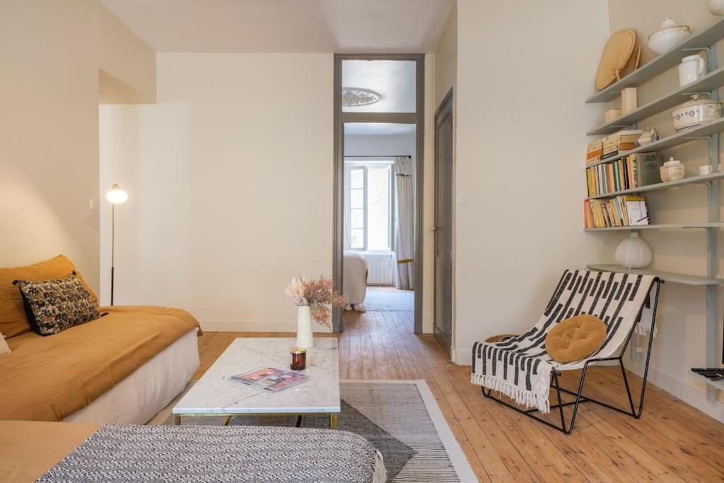 Appartement Avec Son Patio Dans Centre Historique De Bourg ภายนอก รูปภาพ