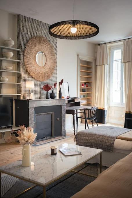 Appartement Avec Son Patio Dans Centre Historique De Bourg ภายนอก รูปภาพ