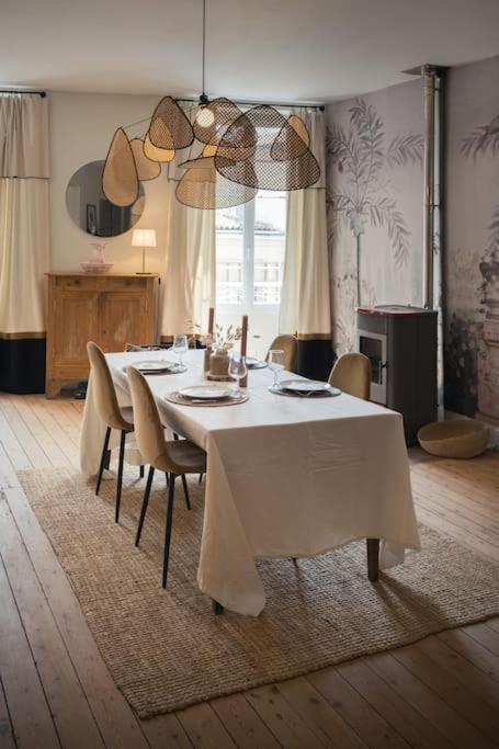 Appartement Avec Son Patio Dans Centre Historique De Bourg ภายนอก รูปภาพ