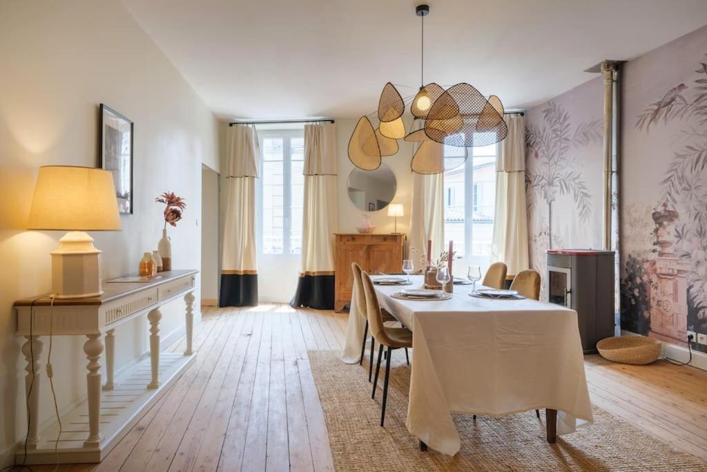 Appartement Avec Son Patio Dans Centre Historique De Bourg ภายนอก รูปภาพ