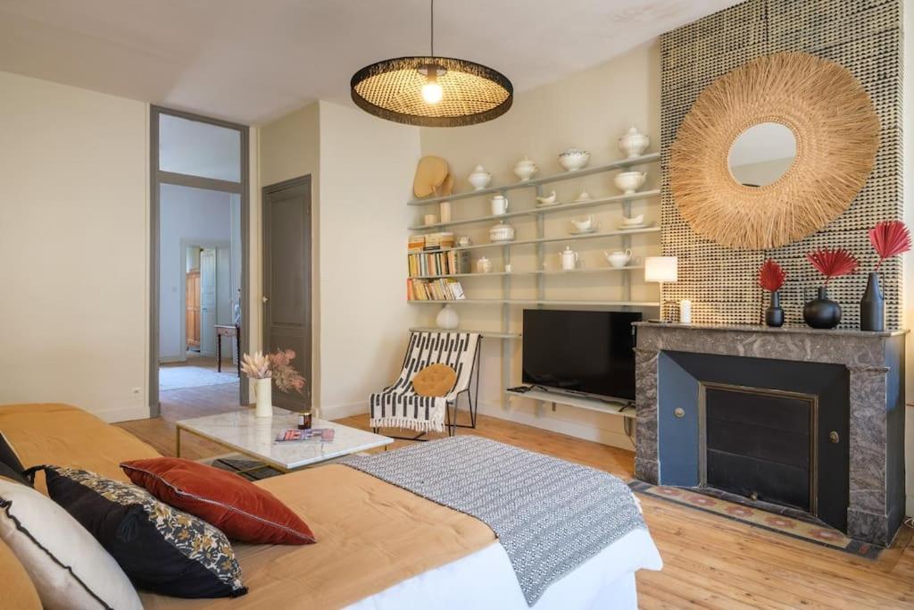 Appartement Avec Son Patio Dans Centre Historique De Bourg ภายนอก รูปภาพ