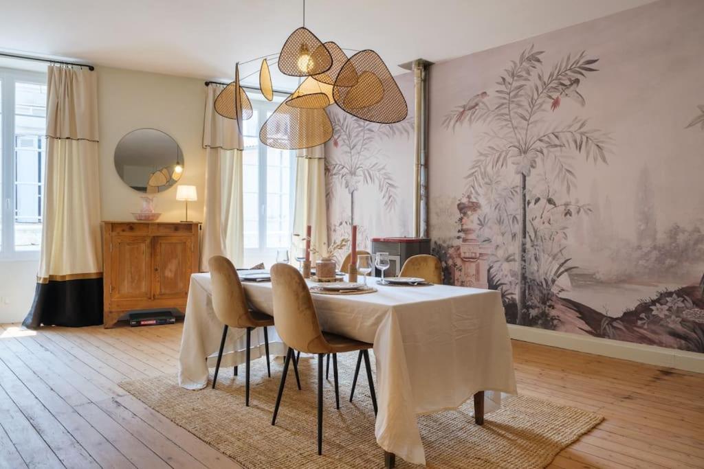Appartement Avec Son Patio Dans Centre Historique De Bourg ภายนอก รูปภาพ